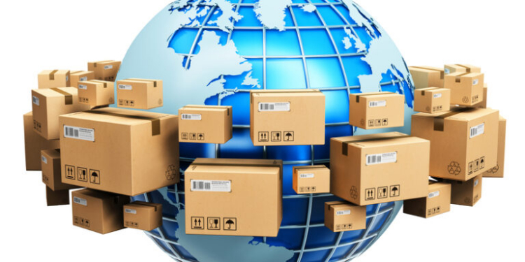 Cajas de cartón flotando alrededor de un globo terráqueo