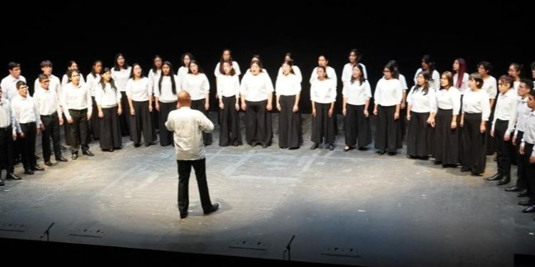 Coro juvenil Sinfonía por el Perú en concierto en Casa de América