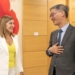 El embajador de China Yao Jing conversando en Cantabria con la presidenta regional