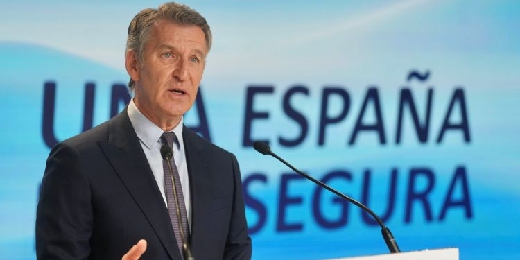 Feijóo assures that the PP will change the Civil Code to stop the “cheaper” of naturalizations
