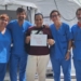Grupo de médicos y paciente número mil en hospital START tras terremoto en Venezuela