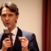 Peter Huber hablando en un evento como embajador de Austria