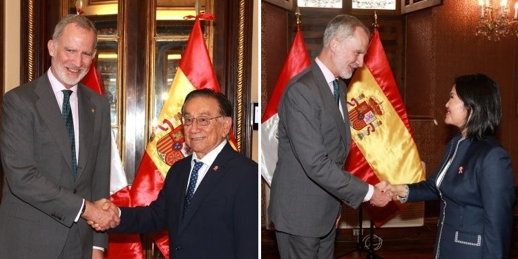 El Rey Felipe VI se reúne con el presidente saliente y la presidenta entrante en Lima.
