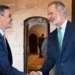 Pedro Sánchez y Rey Felipe VI se saludan en Mallorca