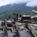 Edificios destruidos tras el terremoto en Venezuela con personas en la escena