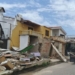 Edificios dañados por el terremoto en Venezuela con escombros visibles