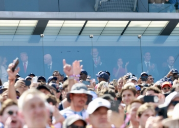 Trump y Sánchez en el palco del Mundial rodeados de aficionados