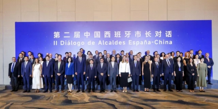 Participantes del II Diálogo de Alcaldes España-China en Yantai