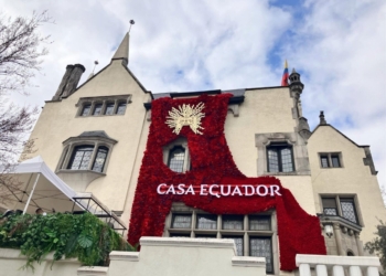 Fachada del Palacete de Serrano decorada para Casa Ecuador en Madrid